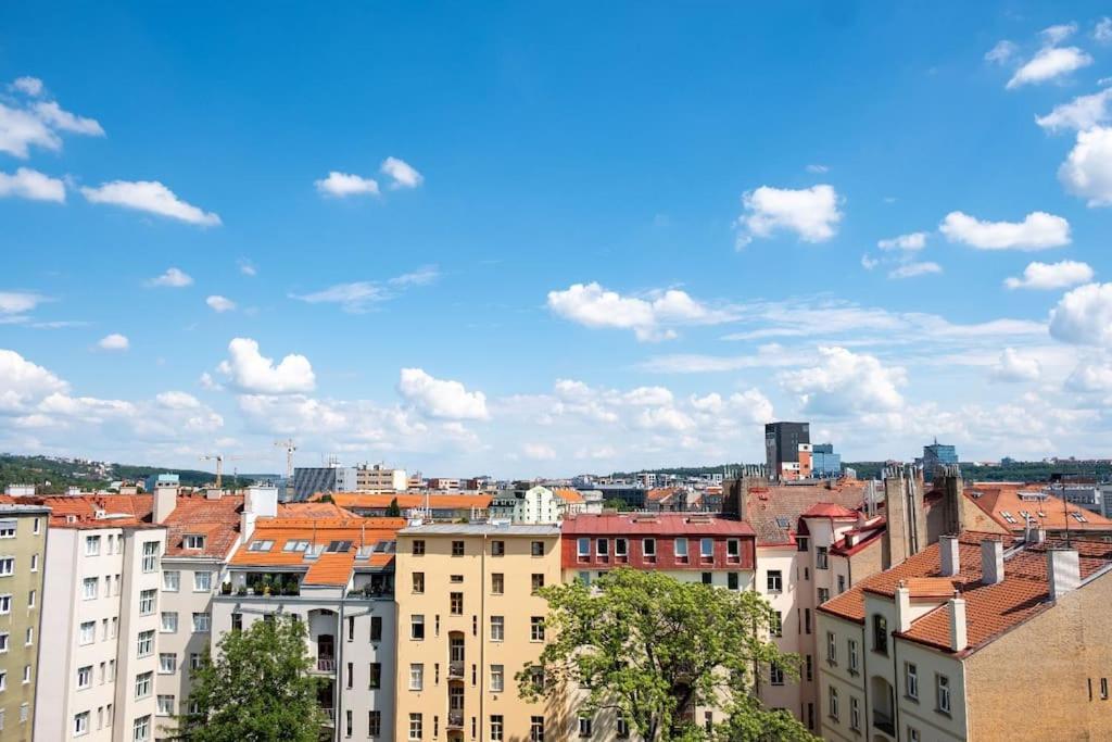 1 Bedroom Apartment With Terrace And Free Parking Near Metro Praag Buitenkant foto